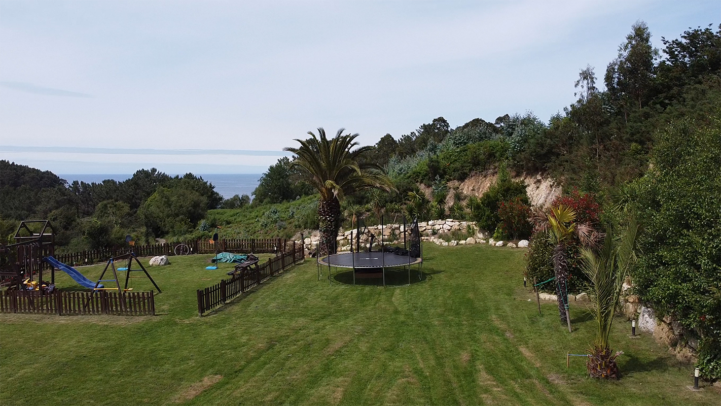 Hotel Playa de Aguilar - parque infantil con vistas al mar